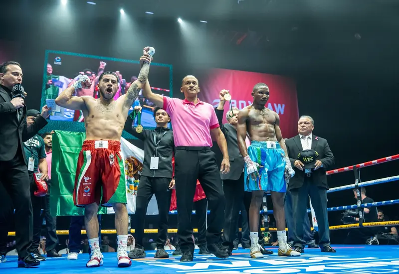 El boxeador Brandon Mejía se mantiene invicto en la categoría de peso pluma, haciendo historia con su récord profesional en el boxeo.