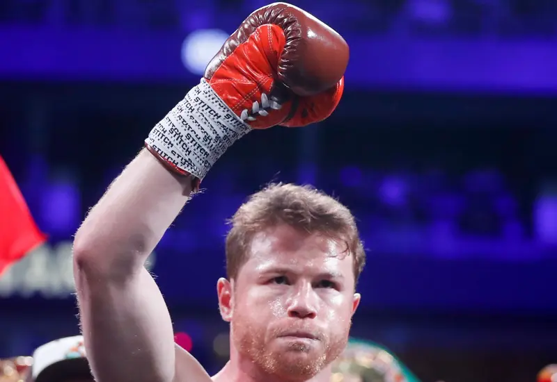 El boxeador mexicano Saúl 'Canelo' Álvarez, posando como el número uno del ranking mundial en la división de las 168 libras.