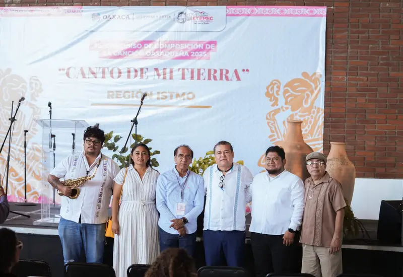 Cantautor juchiteco participa en la fase regional del concurso "Canto de mi Tierra", un evento que reunió 13 composiciones representativas del Istmo.