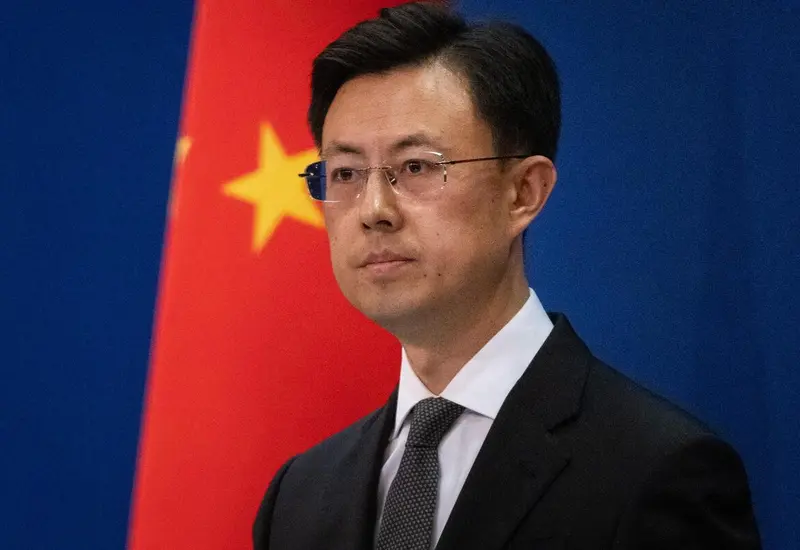 Soldados del ejército chino en formación, representando la postura de China en la defensa de su soberanía y contra la injerencia externa.