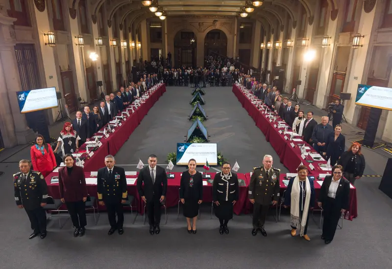 La Presidenta Claudia Sheinbaum Pardo liderando la sesión del Consejo Nacional de Seguridad Pública, donde se discutió la ley anti-extorsión en México.