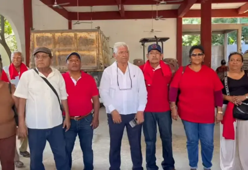 Un grupo de comuneros de la localidad de Lieza se manifiesta para exigir a la directiva un informe transparente sobre la entrega-recepción de la administración.