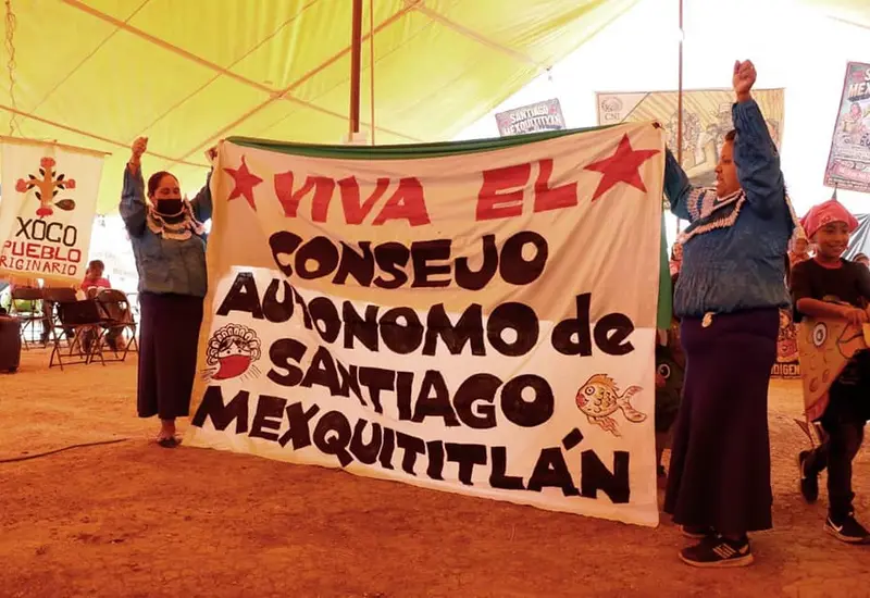 Miembros del Concejo Indígena de Santiago Mexquititlán convocan a la comunidad para la defensa del pozo de agua en el Barrio Cuarto.