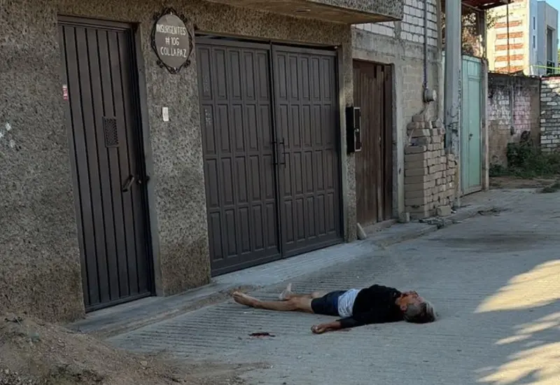 Fotografía de la escena del crimen en la colonia La Paz, Santa Cruz Xoxocotlán, donde un hombre mató a su padre a golpes.