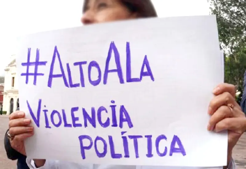 Ilustración conceptual que representa el riesgo y la violencia política en Oaxaca, mostrando una silla de gobierno vacía en un ambiente sombrío y amenazante.