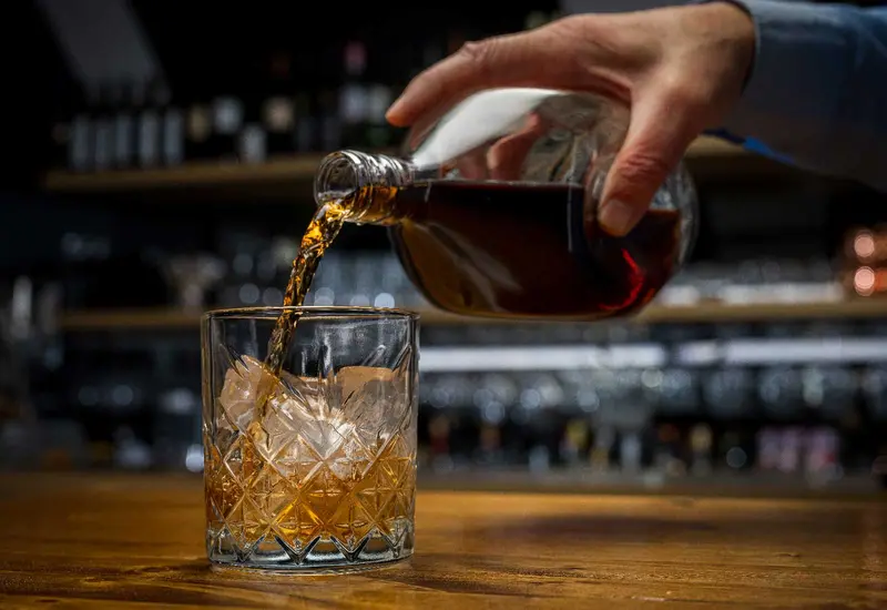 Una botella de whisky escocés que ilustra la crisis del sector por los aranceles impuestos por Estados Unidos y la menor demanda global.