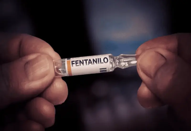 Imagen que ilustra la postura oficial de Cuba, la cual acusa a Estados Unidos de utilizar el fentanilo como un arma contra Latinoamérica.