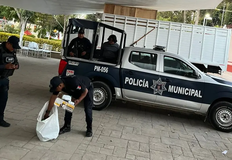 Marco Antonio H.B. es presentado tras ser detenido como presunto responsable del asalto a un restaurante en Asunción Nochixtlán, Oaxaca.