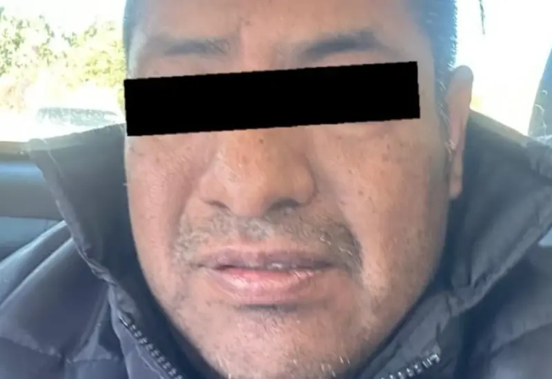A.L.V. y S.P.C., los dos hombres detenidos en San Francisco Lachigoló, Tlacolula, acusados por el delito de violación tumultuaria.