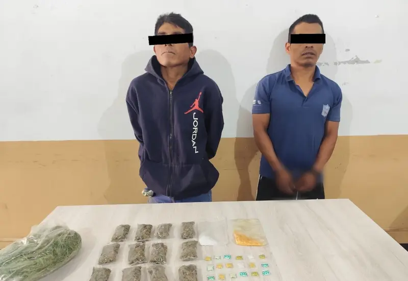 Dos hombres detenidos durante un cateo a una vivienda, junto a la droga asegurada, puestos a disposición de las autoridades ministeriales.