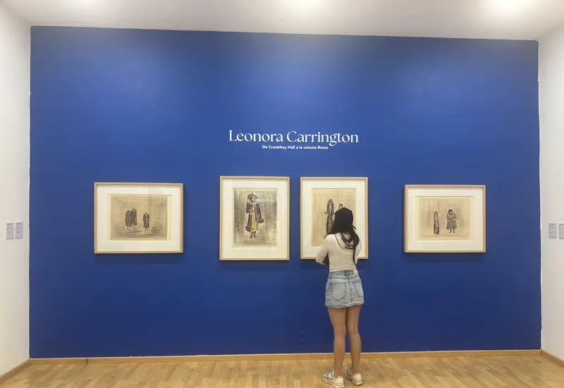 Una de las nueve piezas de la artista Leonora Carrington, exhibida en el MUPO como parte de una nueva colección de grabados y dibujos.