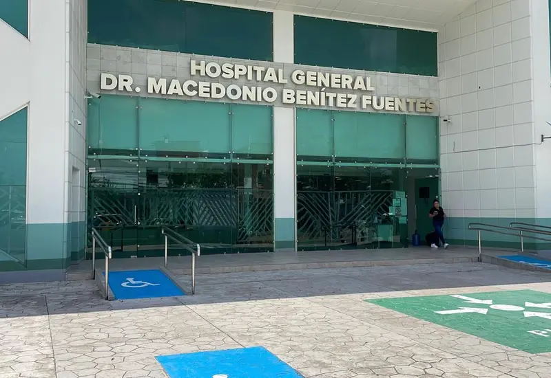 El interior del Hospital de Juchitán muestra notables fallas en su infraestructura, reflejando el grave déficit de equipo y mantenimiento que sufre.