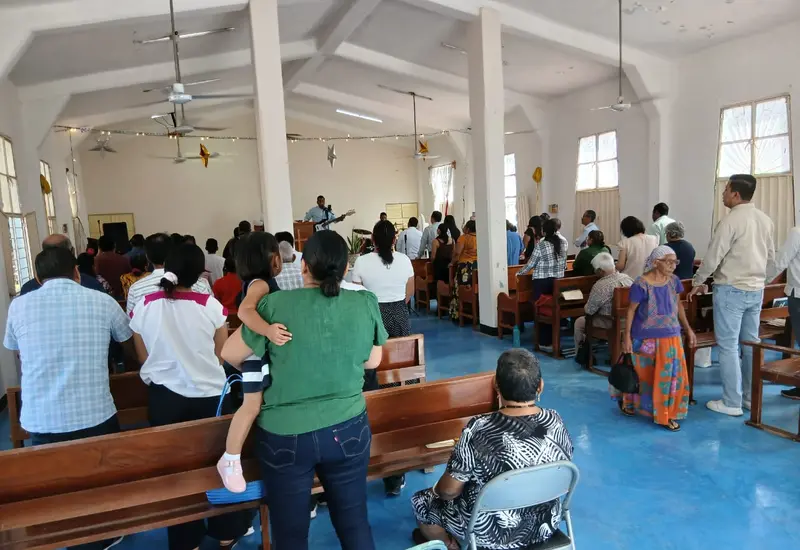 Fieles de la Iglesia Cristiana-Evangélica reunidos durante la celebración de la unidad congregacional, siendo la segunda mayor del país en número.