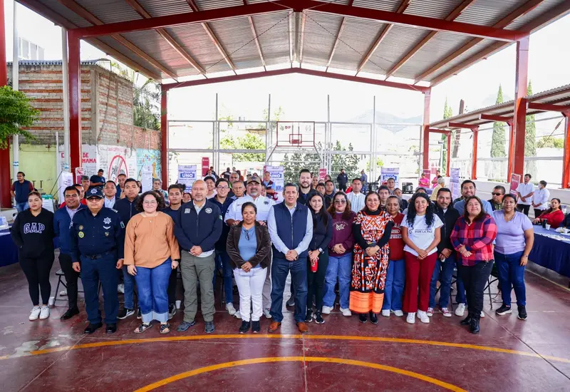 El fiscal general y otros funcionarios públicos asisten al programa 'Fiscalía en tu Colonia' realizado en la agencia Dolores.