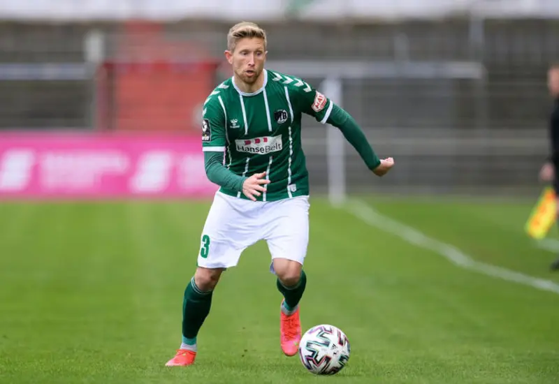 Fotografía del futbolista alemán Sebastian Hertner, quien según los informes falleció en un trágico y terrible accidente.
