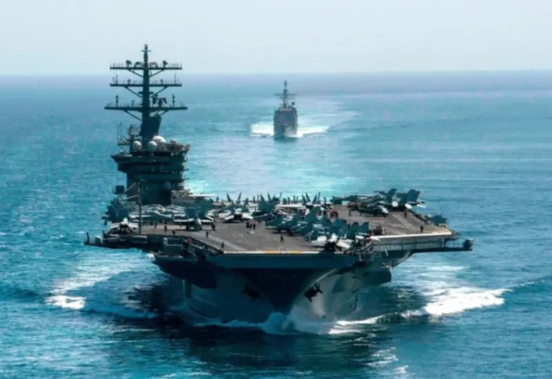 La Guardia Revolucionaria de Irán despliega buques en el Golfo Pérsico durante maniobras navales que utilizan sistemas de defensa con inteligencia artificial.