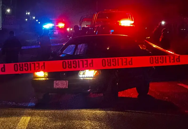 Escena del crimen en la carretera federal 131, en la colonia Olimpo, Zaachila, donde una persona fue ejecutada.