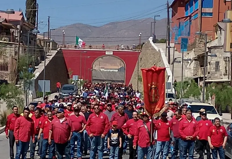 Mineros de Cananea celebran el fin de su huelga de 18 años, mostrando agradecimiento a Claudia Sheinbaum por su intervención en el conflicto laboral.