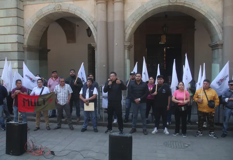 Miembros de una organización civil realizan un posicionamiento público para denunciar el uso político que se le ha dado al caso Nochixtlán.