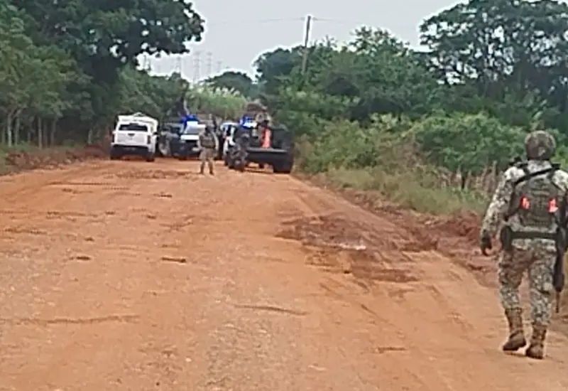 Escena del crimen en Tuxtepec, Oaxaca, donde una pareja, un hombre y una mujer, fueron localizados sin vida tras ser asesinados.