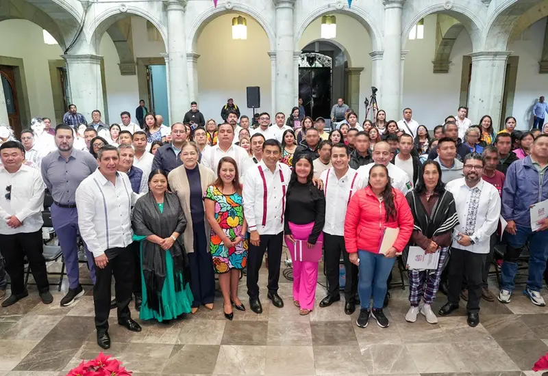 Un grupo de las 121 personas que recuperaron su libertad en Oaxaca, como parte de un programa que ha beneficiado a más de 900 individuos.