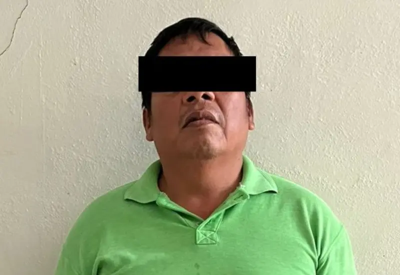 El profesor de secundaria Juan Manuel, quien fue detenido en el Istmo, es presentado tras ser acusado del delito de pederastia.