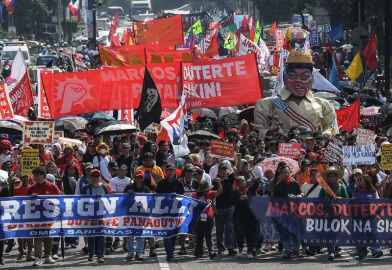 Más de 17 mil policías resguardan una masiva protesta en Filipinas, convocada tras un escándalo de corrupción gubernamental.