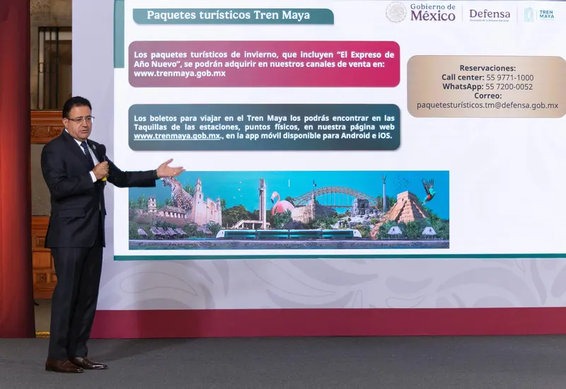 Un tren de pasajeros moderno en movimiento, representando el avance del proyecto ferroviario del norte de México que impulsa el desarrollo del país.