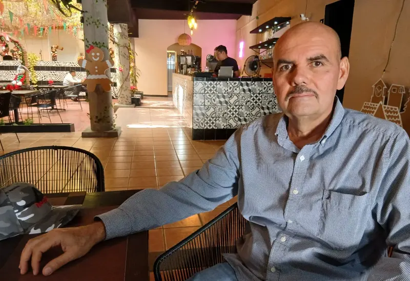 El empresario restaurantero Rafael Flores Rodríguez posa para un retrato, en el contexto de la confianza del sector en un repunte económico.
