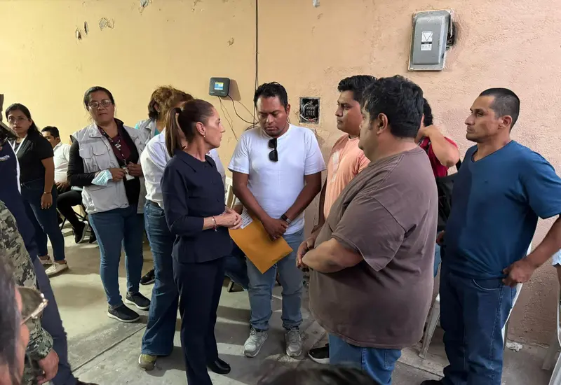 Claudia Sheinbaum durante su visita a Oaxaca para activar el apoyo inmediato a las personas afectadas por el incidente del Tren Interoceánico.
