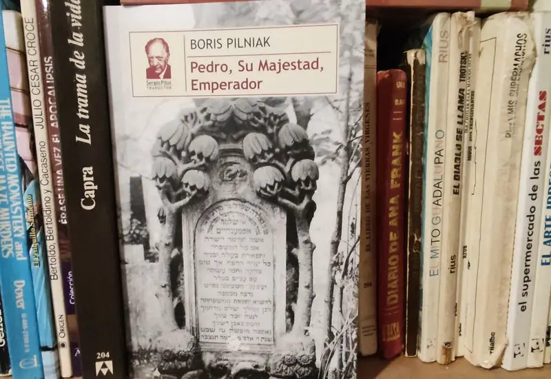 Pedro, Su Majestad Emperador, libro editado por la Universidad Veracruzana y traducido por Sergio Pitol.