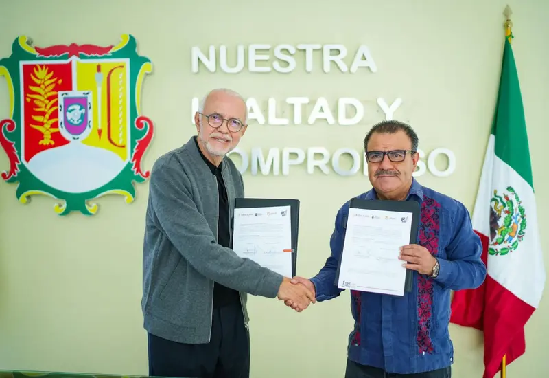 Miguel Ángel Navarro Quintero, gobernador de Nayarit (izq) y Armando Contreras Castillo, director general del INEA.