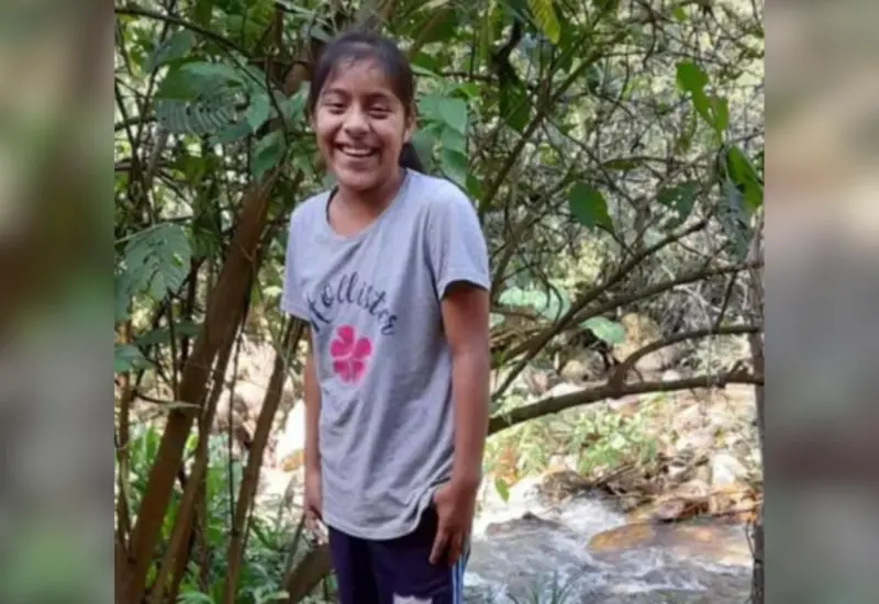 La menor, de 12 años de edad, desapareció cuando caminaba por el bosque con sus papás.