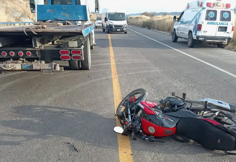 Artemio se accidentó con su motocicleta Italika en la carretera federal 175, en el libramiento de Ejutla de Crespo.