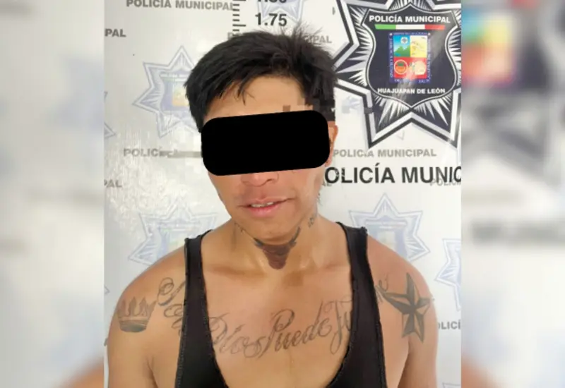 El presunto ladrón fue detenido por policías municipales.