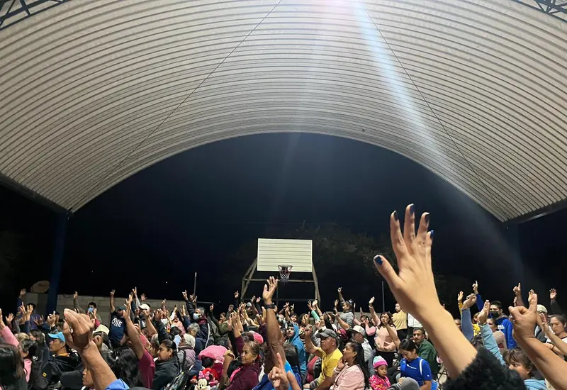 La asamblea se salió de control en algún momento.