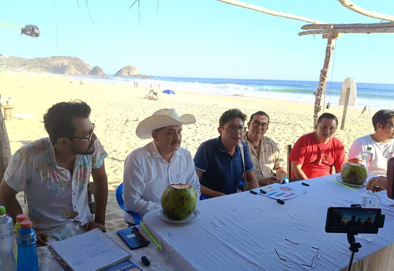 Conferencia de medios realizada en la llamada Playa Nudista de México.