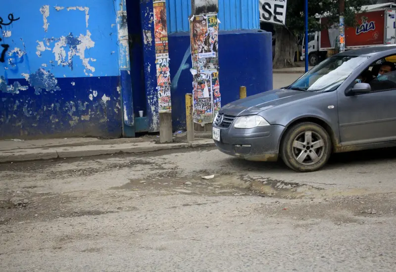Las vialidades han estado deterioradas durante varios meses.