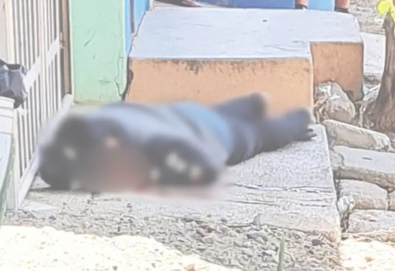 El cuerpo del muchacho de apenas 19 quedó junto al mototaxi que conducía.