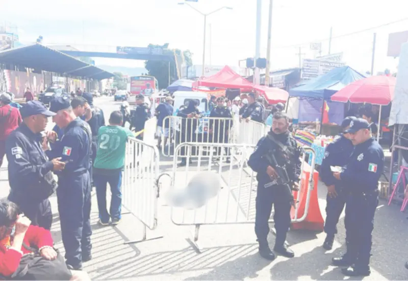 Algemiro L., de 47 años de edad falleció de un infarto justo en el acceso al tianguis de juguetes, en la avenida Central del mercado de abasto.