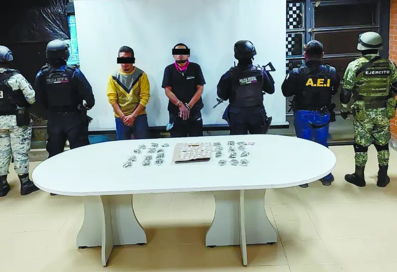 Los sujetos y la droga fueron sorprendidos en un domicilio de la colonia Alta Vista de Juárez, Huajuapan de León.