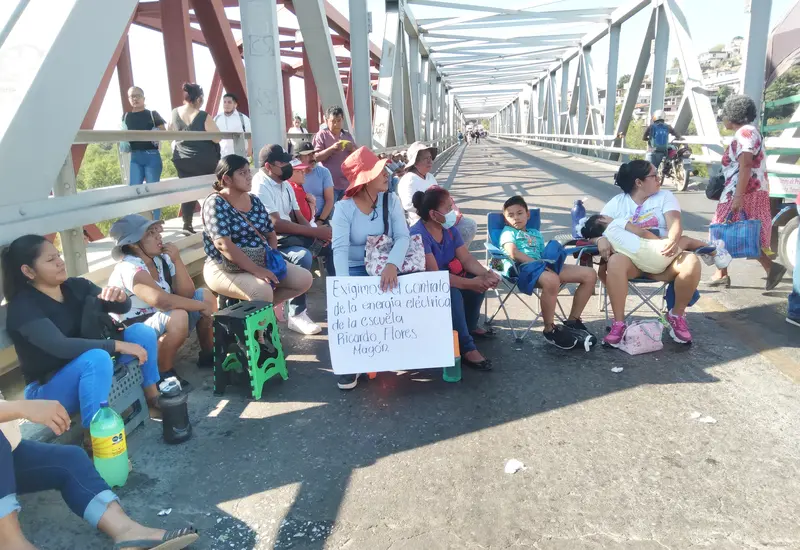 Los tutores protestaron y exigieron solución.