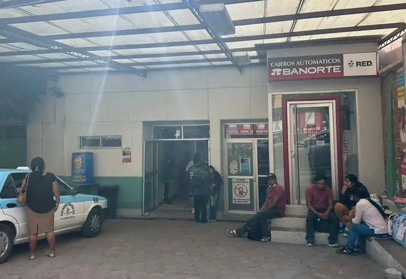La mujer dio a luz en condiciones insalubres por la falta de atención médica en Huajuapan.