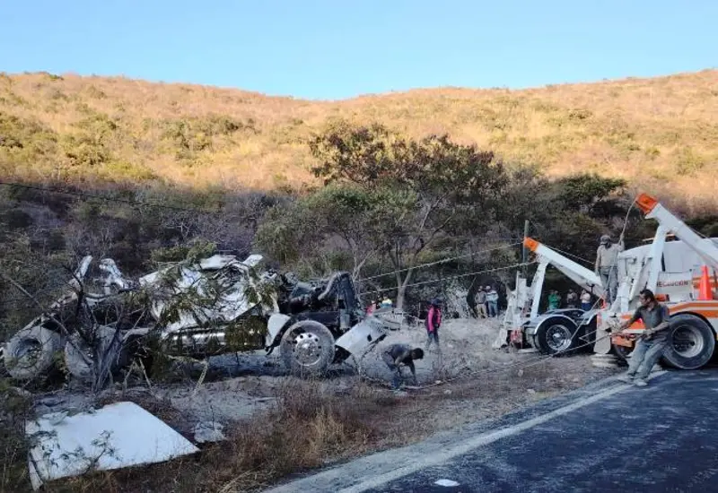 El trágico percance ocurrió en el paraje La Cumbre, antes de llegar al municipio de Tonalá.