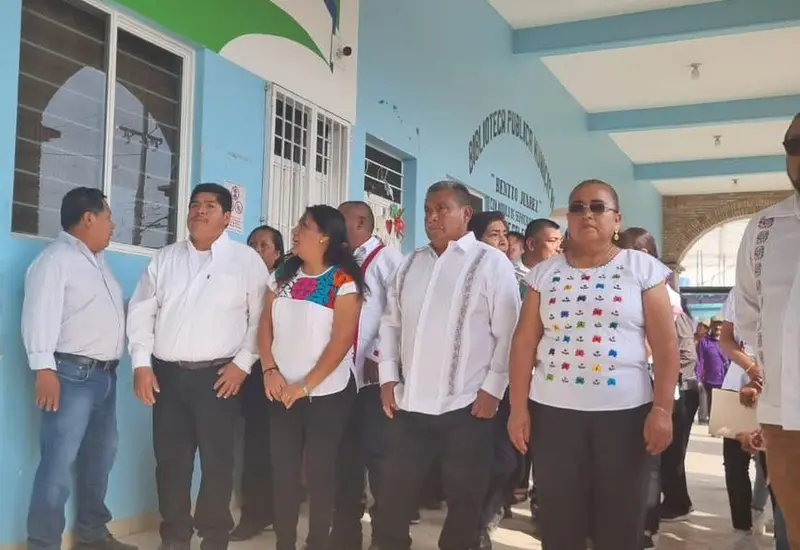 El delegado por la paz en Huajuapan encabezó las tomas de protesta en el distrito.