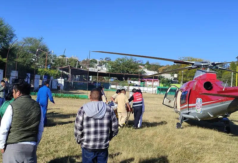 El menor de edad fue llevado en una ambulancia aérea en Huajuapan.