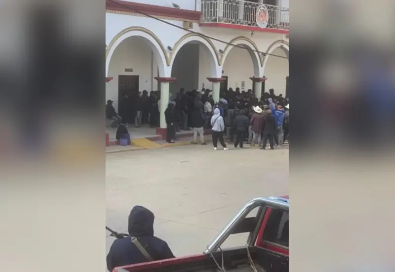 munipio_personas_aramdas_protesta