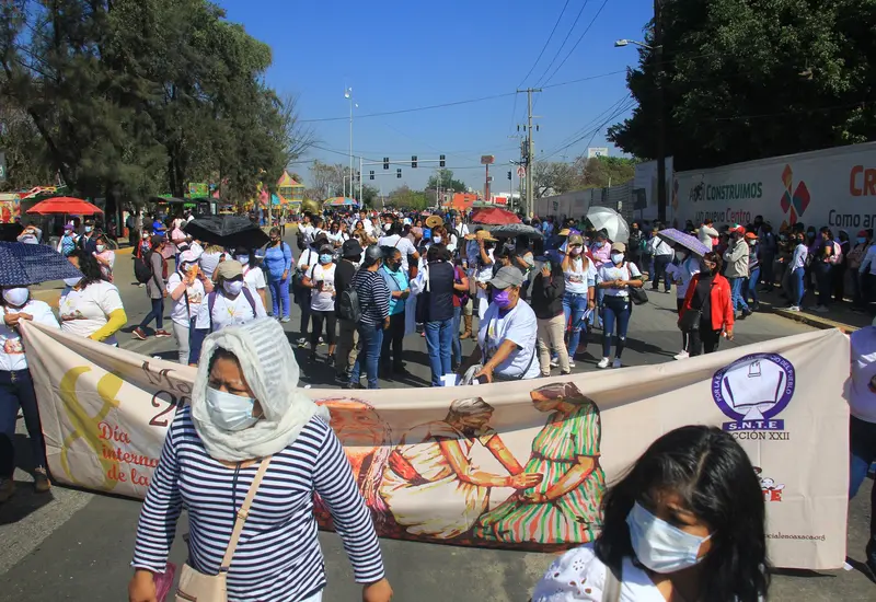 Feministas Oaxaca convocó a la marcha conmemorativa por el 8M. 