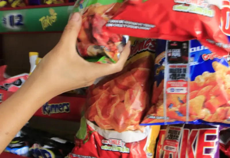  El 38% de las escuelas del país ofrecen productos chatarra.