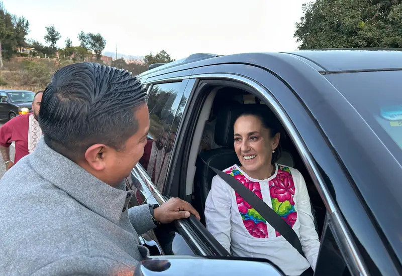 El presidente municipal de Nochixtlán solicitó el apoyo directo a la mandataria federal durante su gira de trabajo.